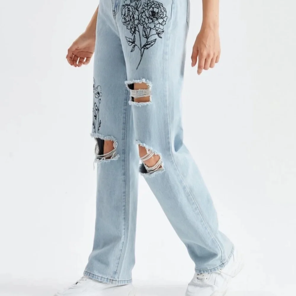 Floral Graphic Light Wash Ripped Jeans - Picture 3 of 3